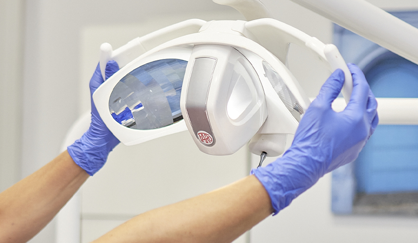 Luz exploración Clínica Dental Javier Vaquero - Plasencia